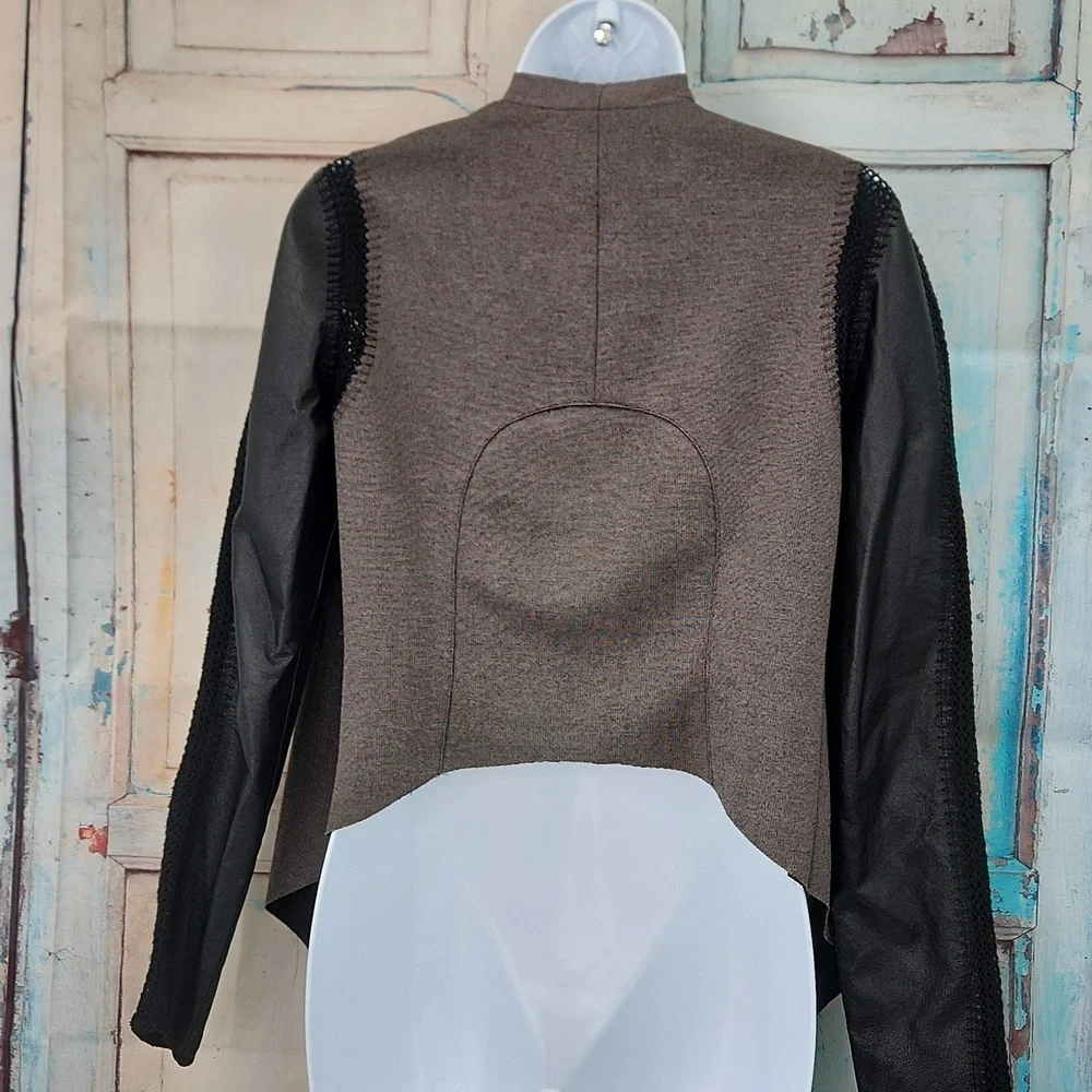 Stella & Jamie from Berdorf Goodman w/ leather sleeves, short cardigan sweater - Picture 6 of 8